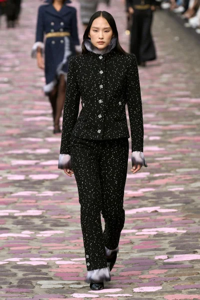 Look 10